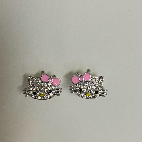 Hello Kitty earrings - Picture 1 of 1